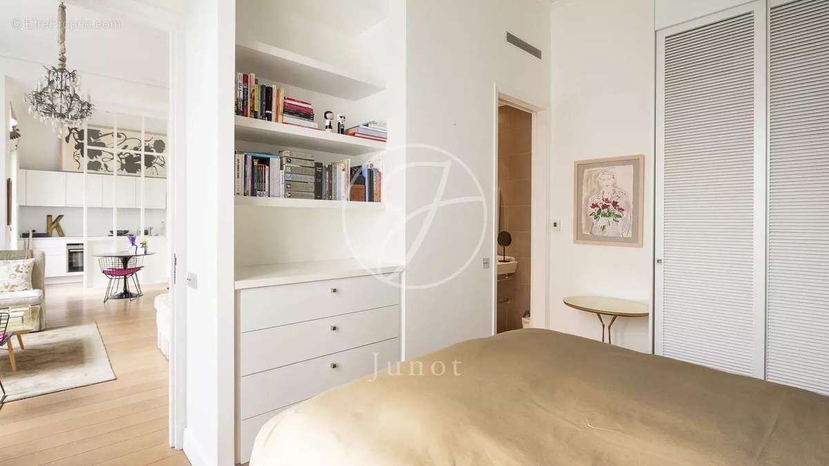 Appartement à PARIS-7E