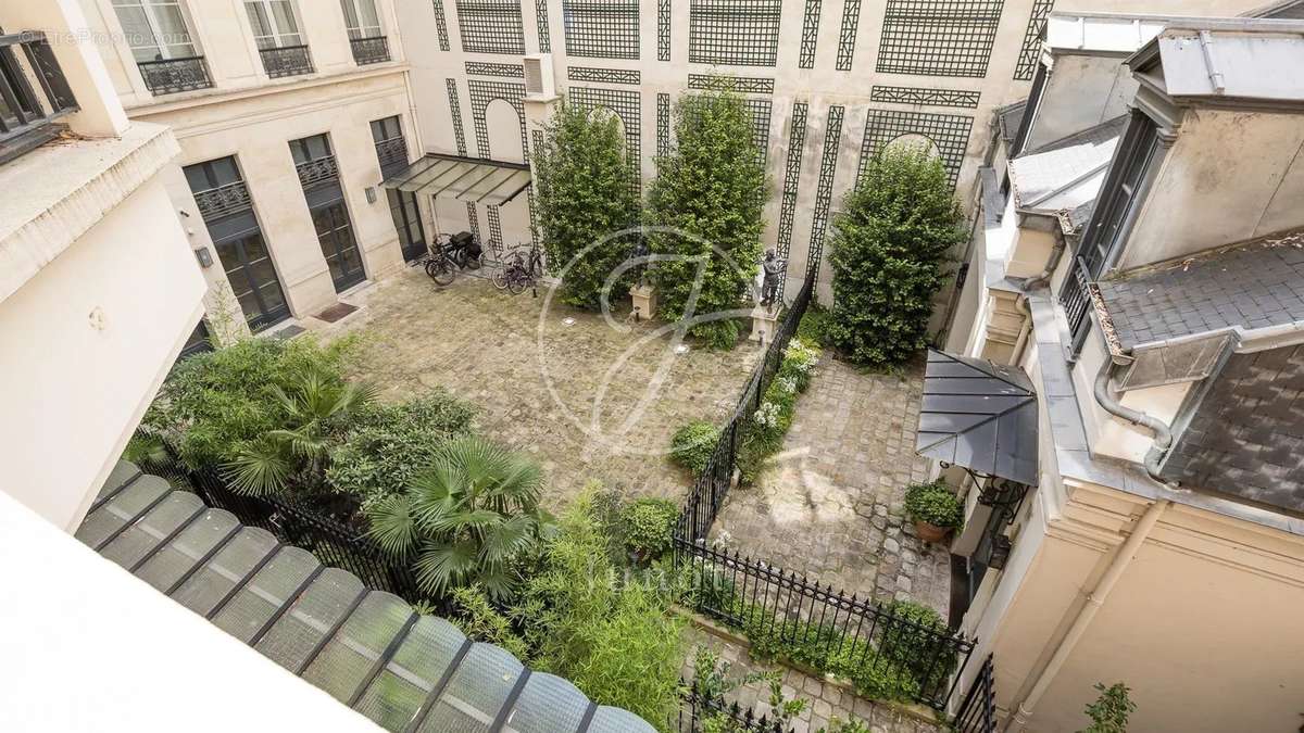 Appartement à PARIS-7E