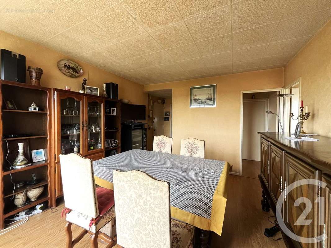 Appartement à SAINT-MAUR-DES-FOSSES