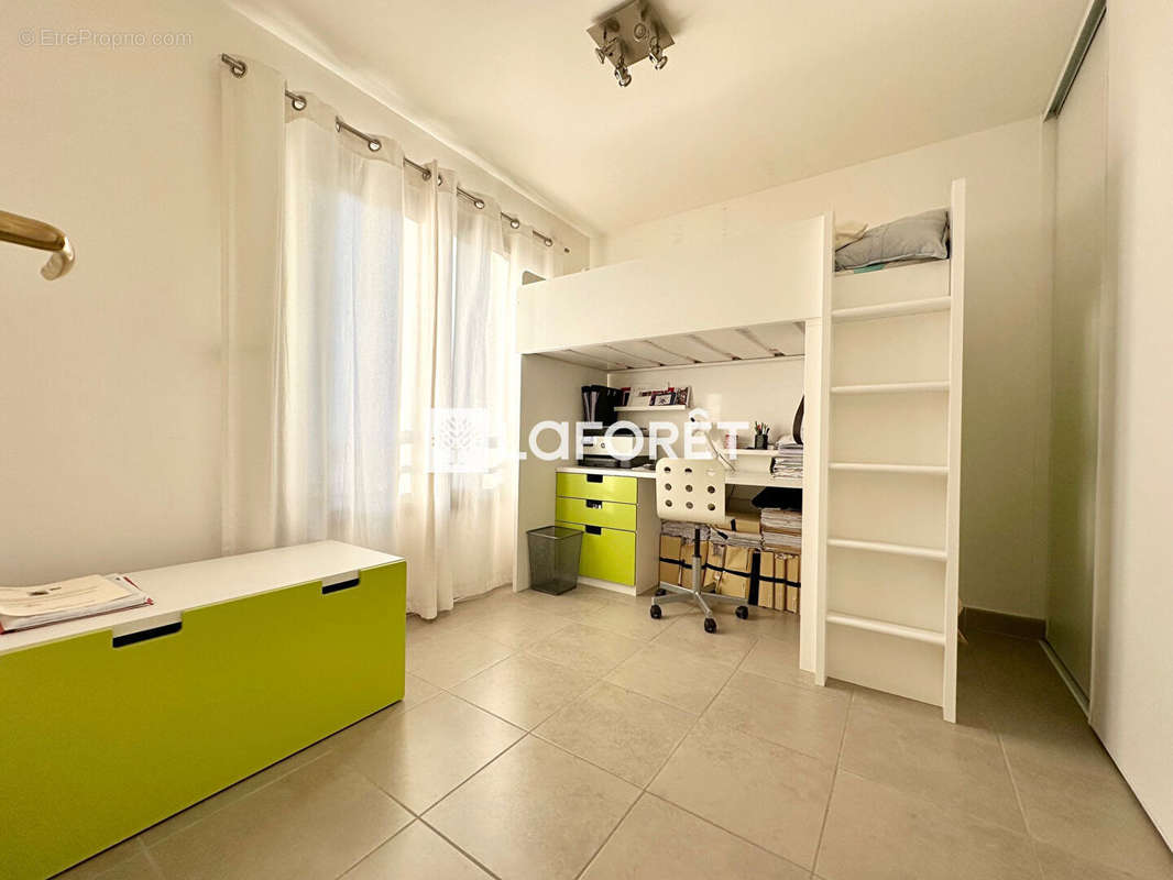 Appartement à SAINT-LAURENT-DU-VAR