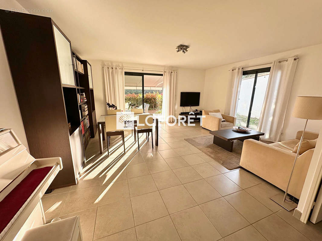 Appartement à SAINT-LAURENT-DU-VAR