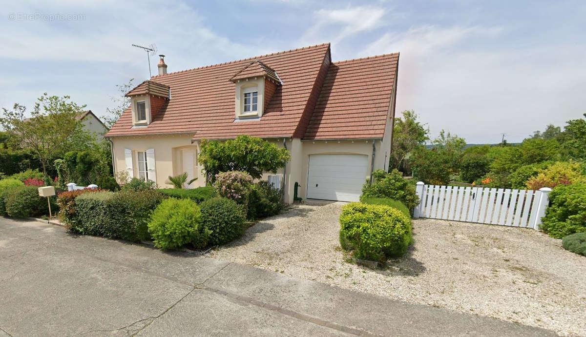 Maison à YZEURES-SUR-CREUSE