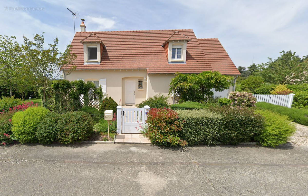 Maison à YZEURES-SUR-CREUSE