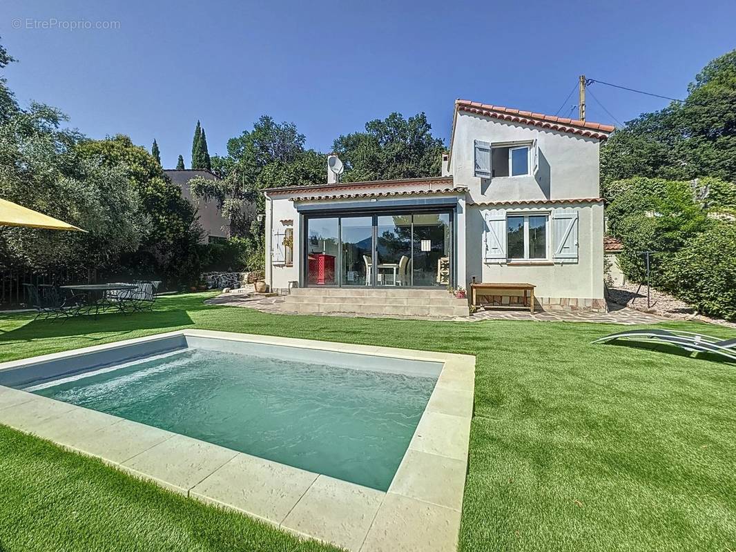 Maison à LES ADRETS-DE-L&#039;ESTEREL