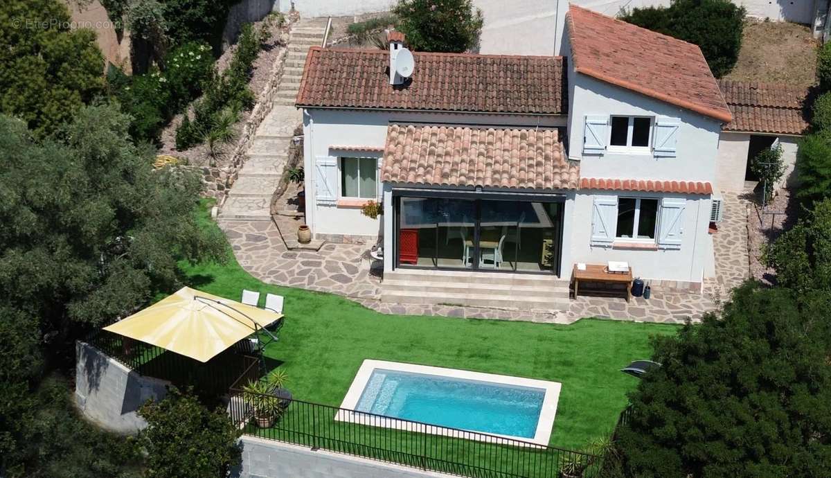 Maison à LES ADRETS-DE-L&#039;ESTEREL