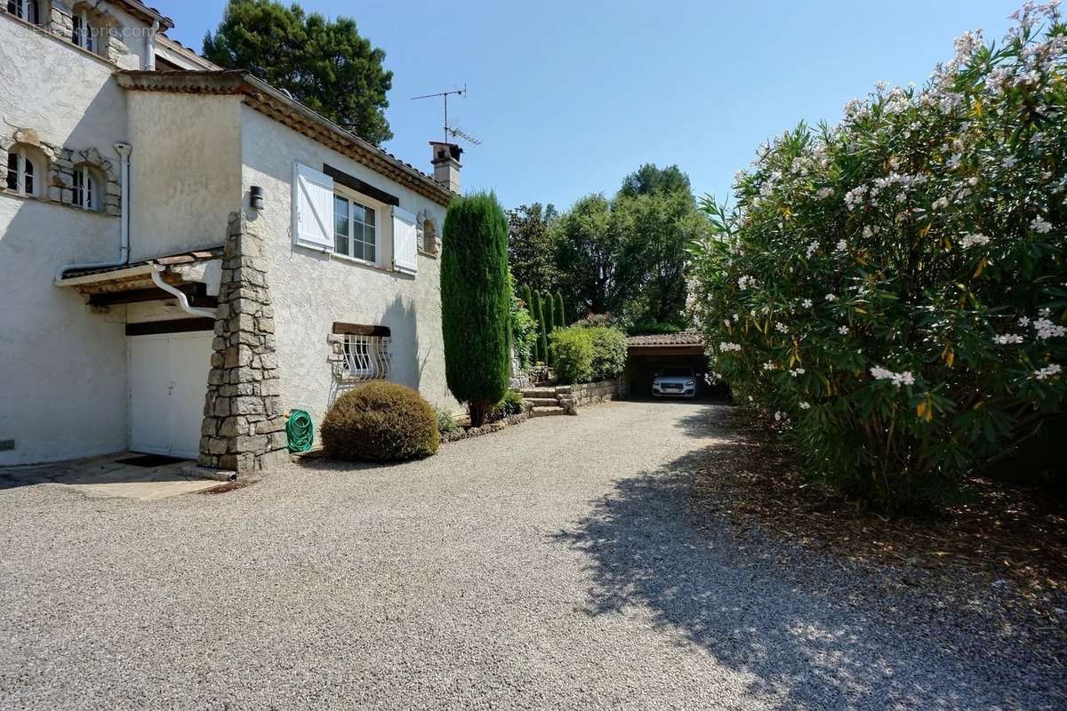 Maison à MOUANS-SARTOUX