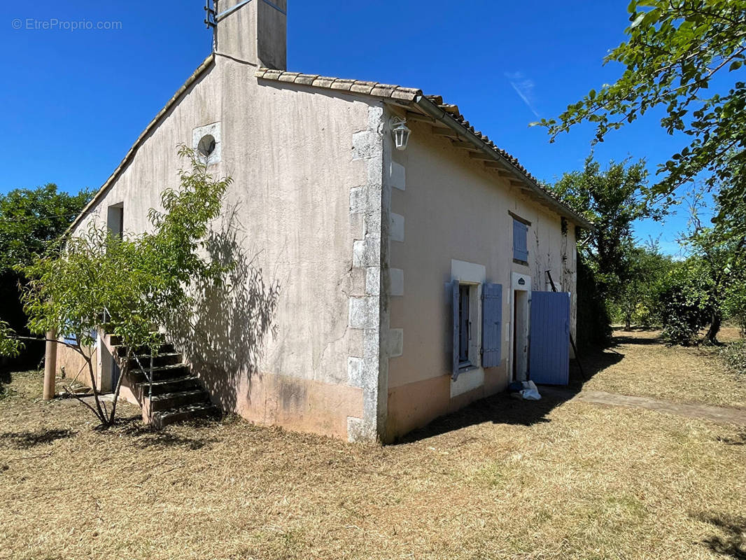 Maison à LIGUGE