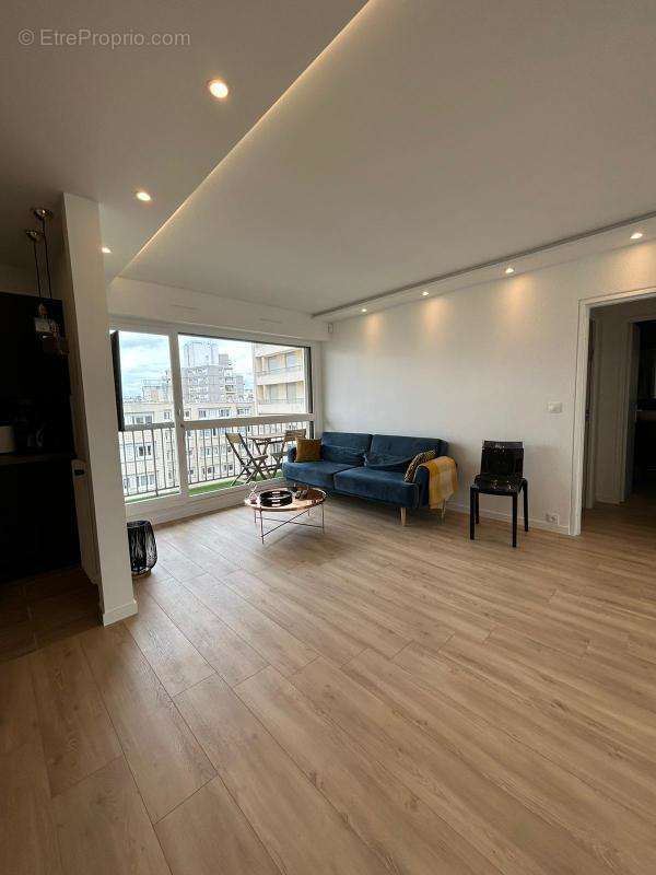 Appartement à COURBEVOIE