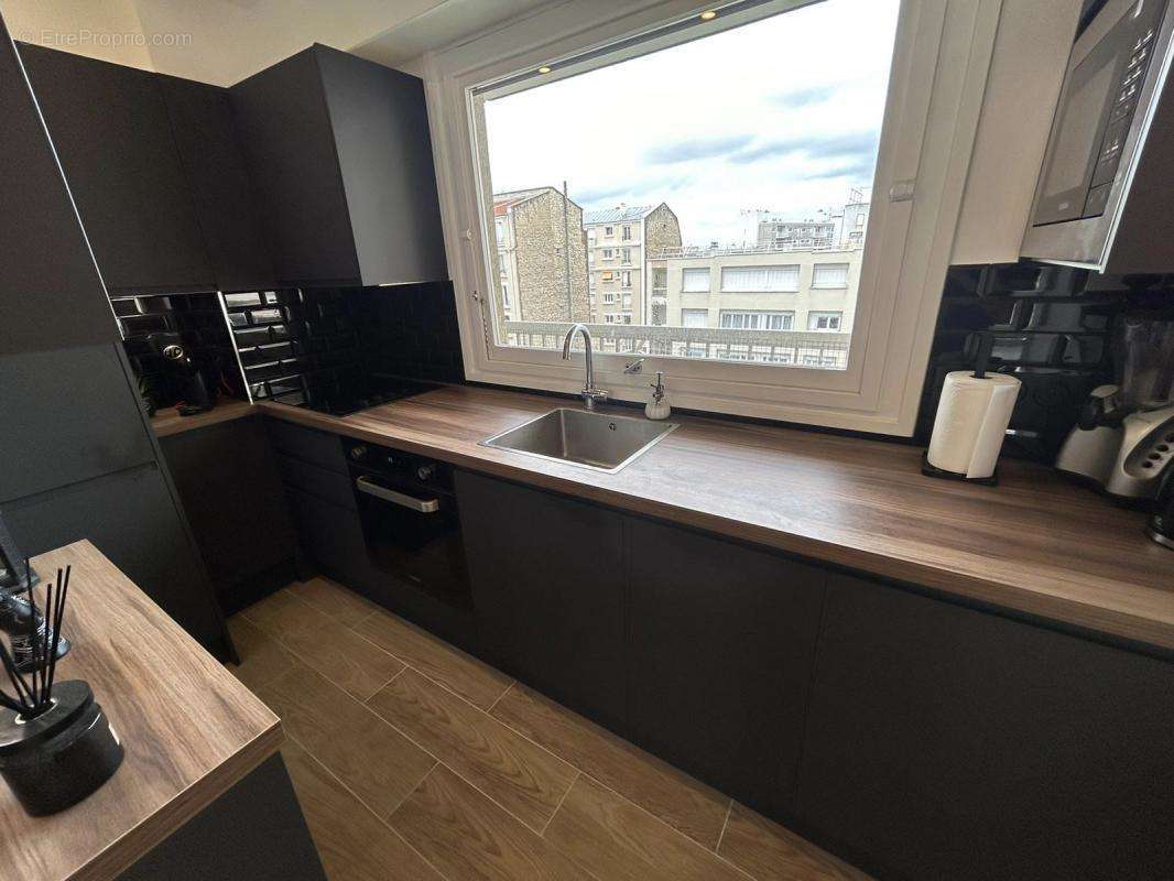 Appartement à COURBEVOIE