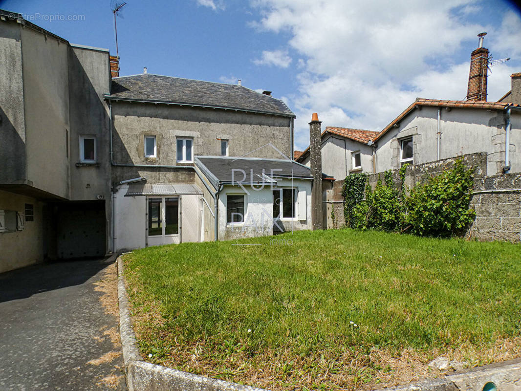 Maison à SECONDIGNY