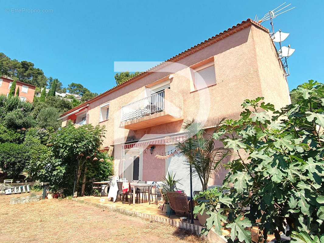 Appartement à HYERES