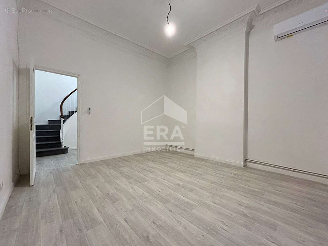 Appartement à MARSEILLE-1E