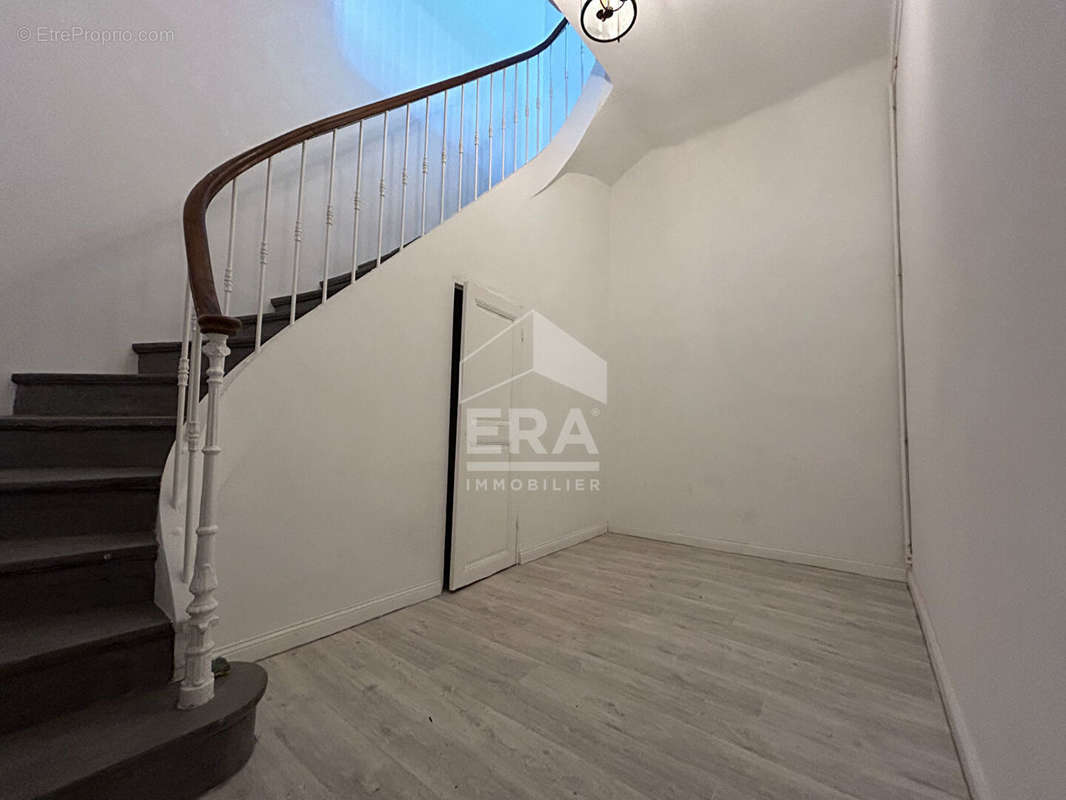 Appartement à MARSEILLE-1E