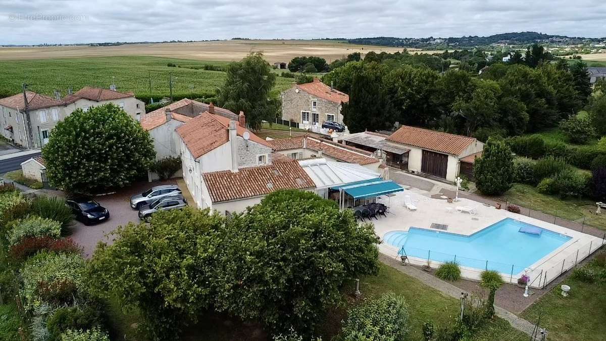 Maison à FONTENAY-LE-COMTE