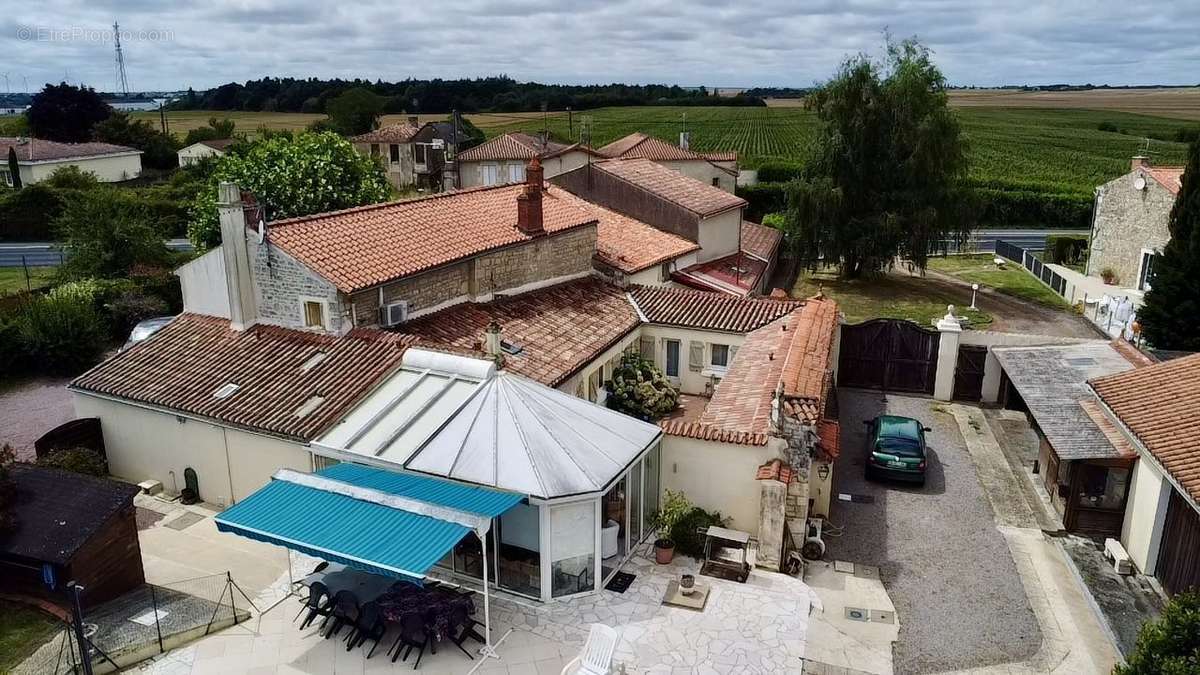 Maison à FONTENAY-LE-COMTE