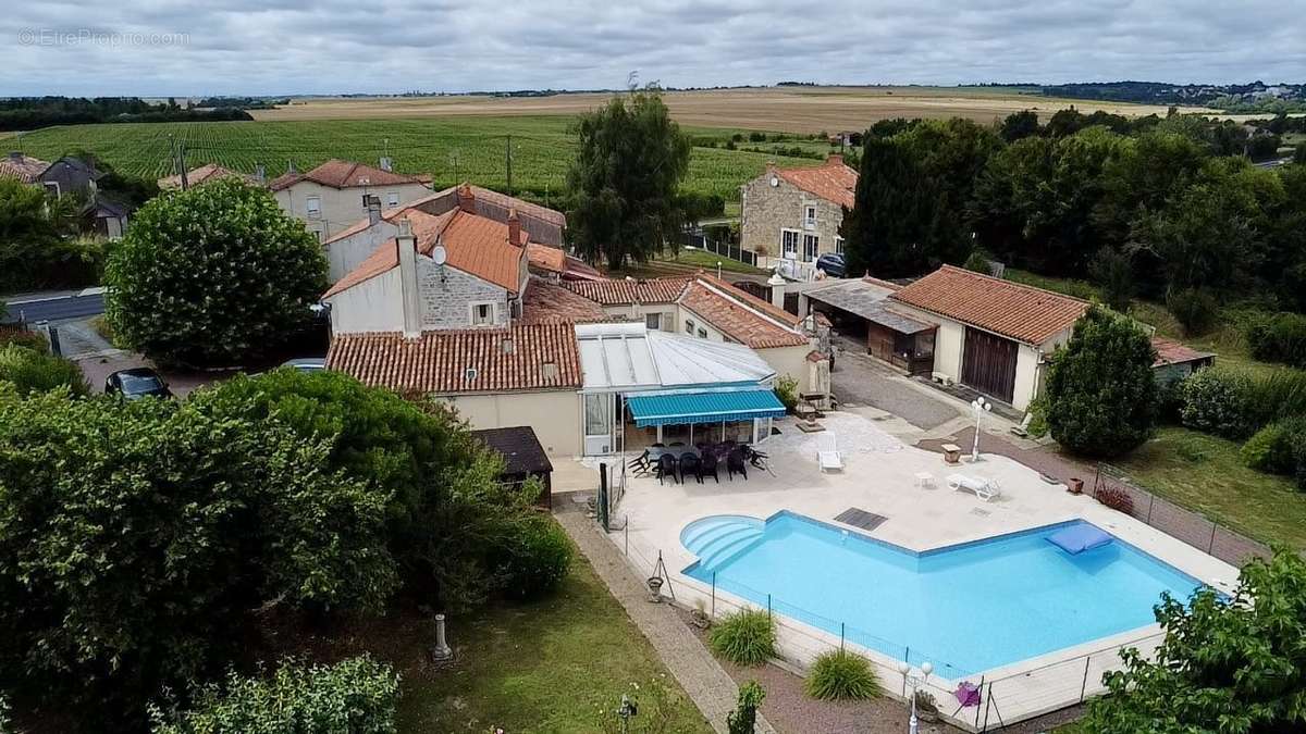 Maison à FONTENAY-LE-COMTE