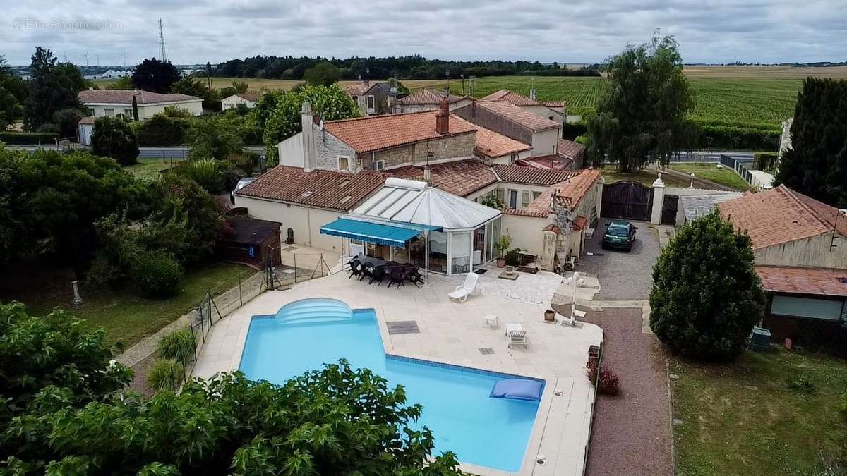 Maison à FONTENAY-LE-COMTE