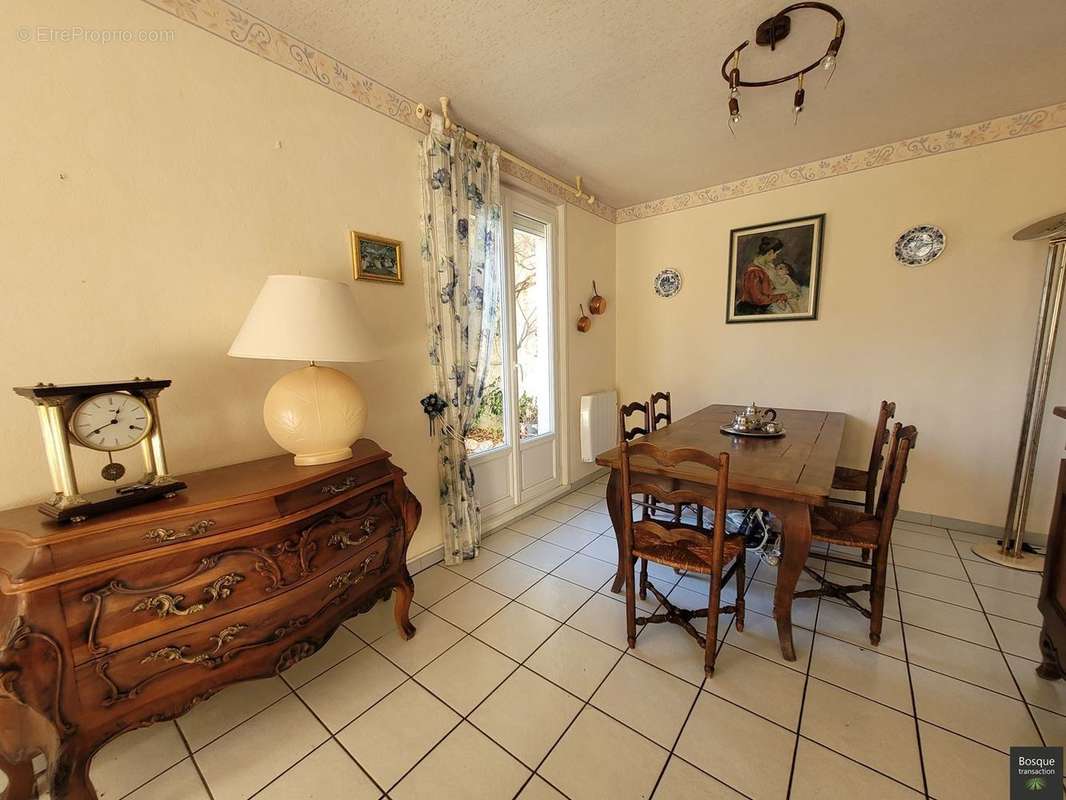 Appartement à SAINT-PRIEST-EN-JAREZ