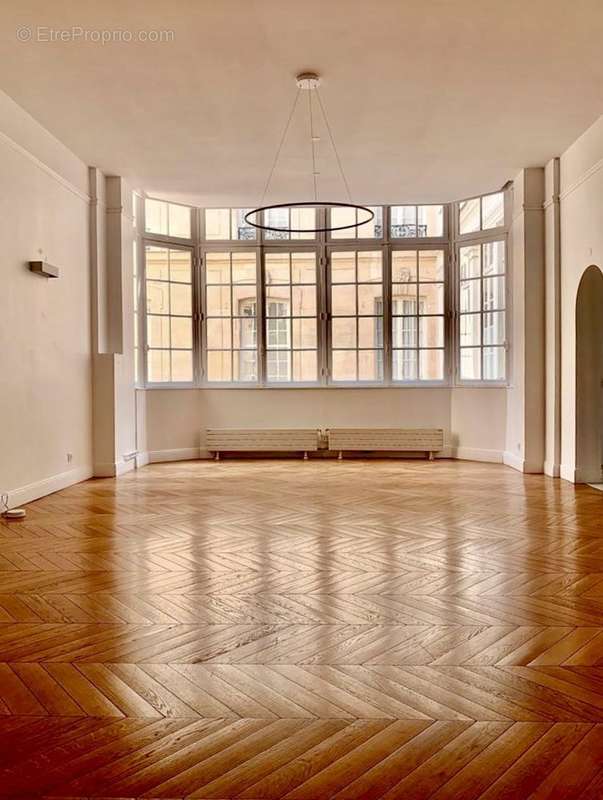 Appartement à PARIS-8E