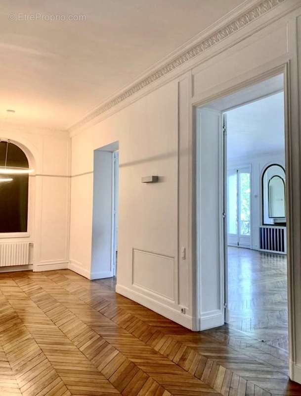 Appartement à PARIS-8E