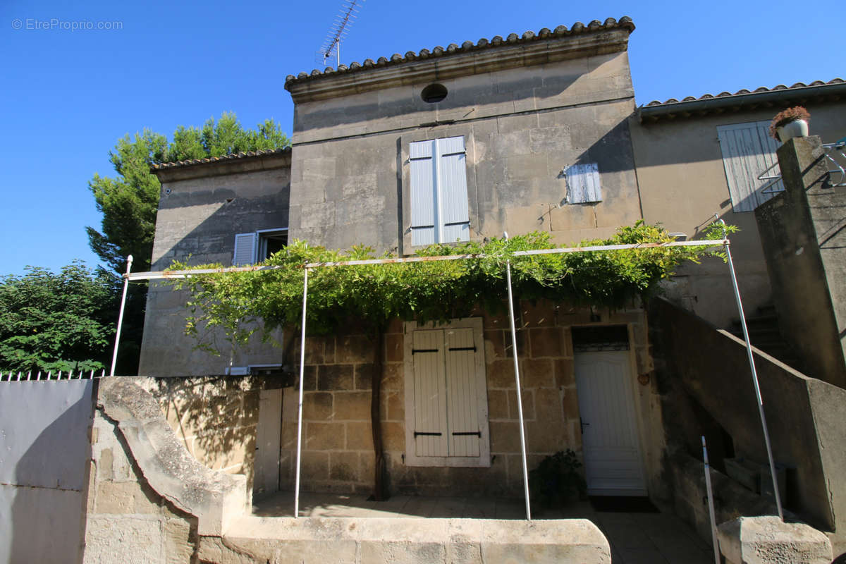 Maison à FONTVIEILLE