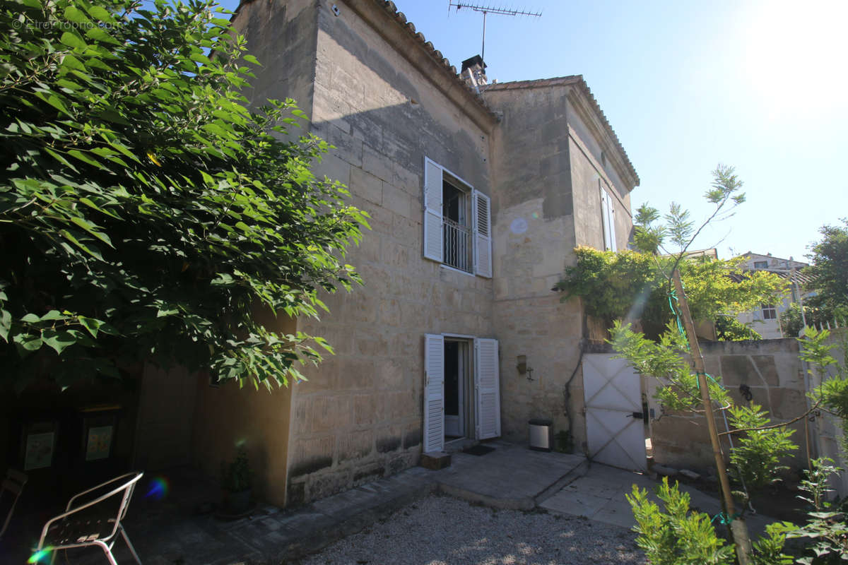 Maison à FONTVIEILLE