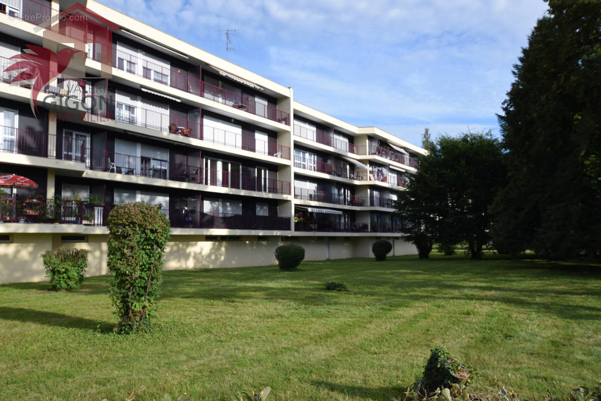 Appartement à GRAND-CHARMONT