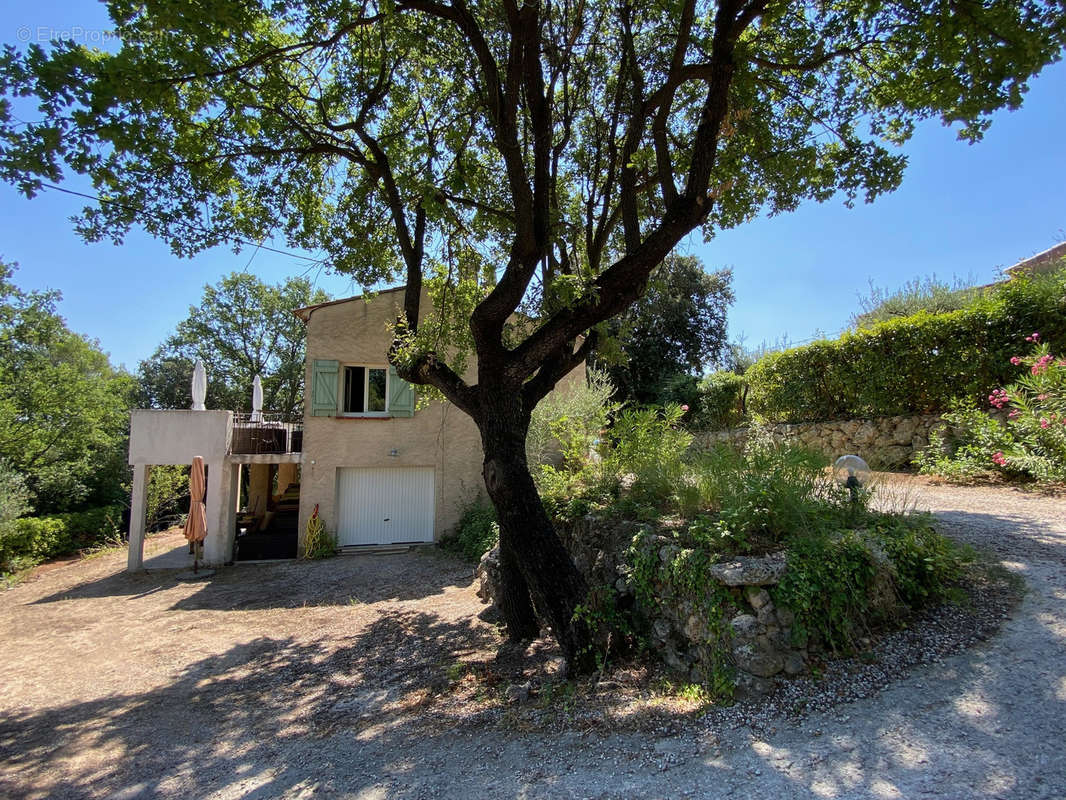 Maison à COTIGNAC