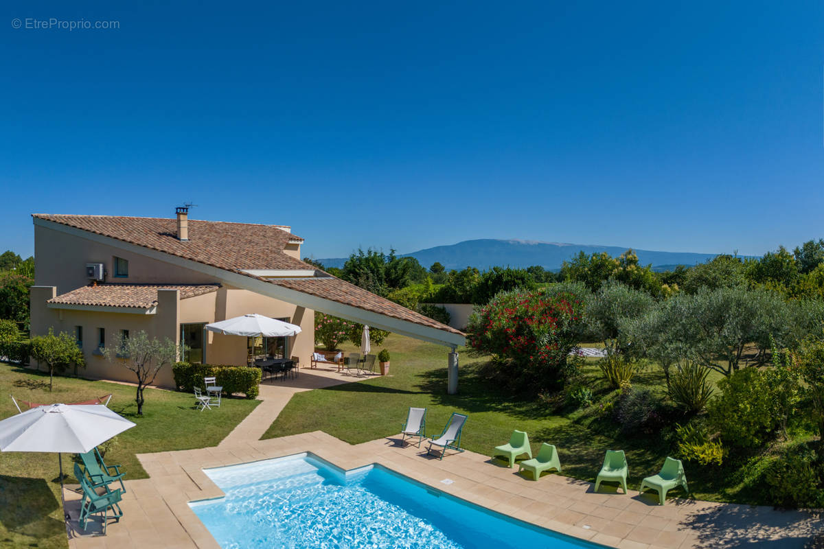 Maison à LA ROQUE-SUR-PERNES