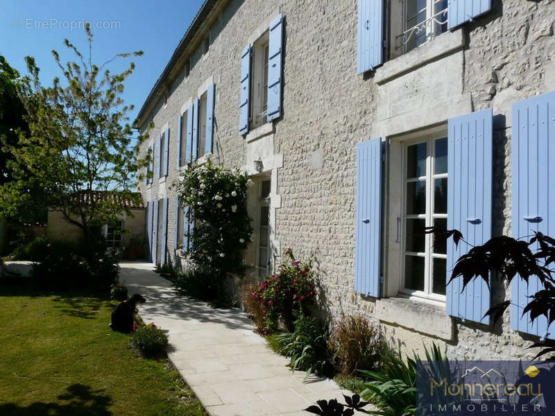 Maison à BARBEZIEUX-SAINT-HILAIRE