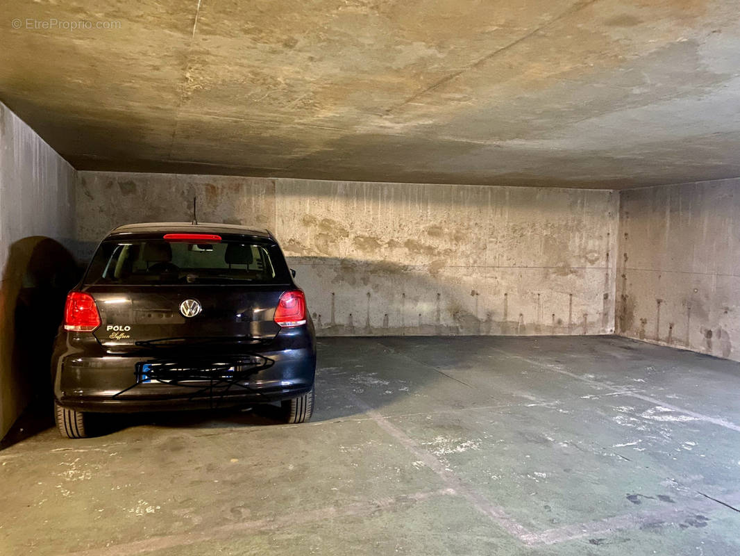 Parking à PARIS-6E