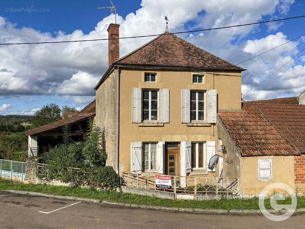 Maison à L&#039;ISLE-SUR-SEREIN