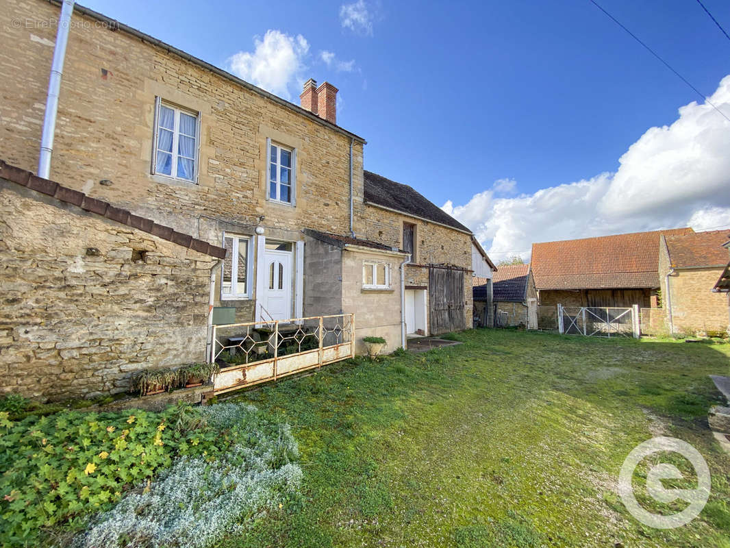 Maison à L&#039;ISLE-SUR-SEREIN