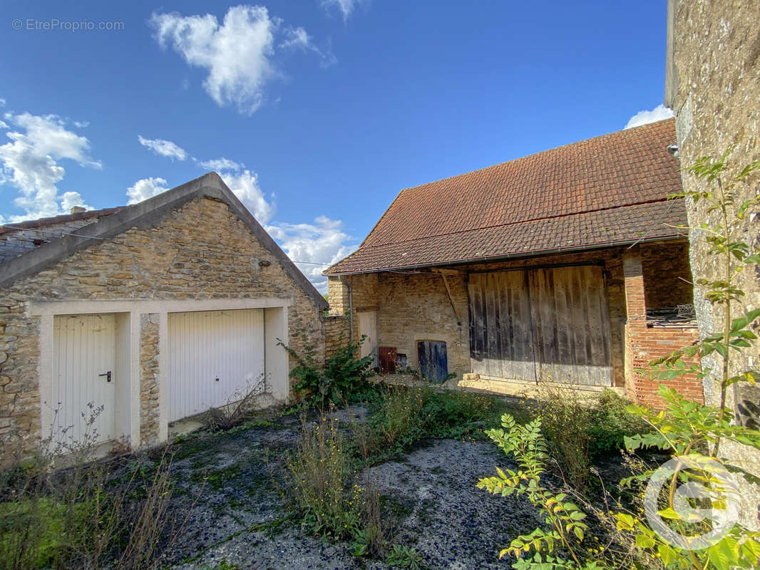 Maison à L&#039;ISLE-SUR-SEREIN