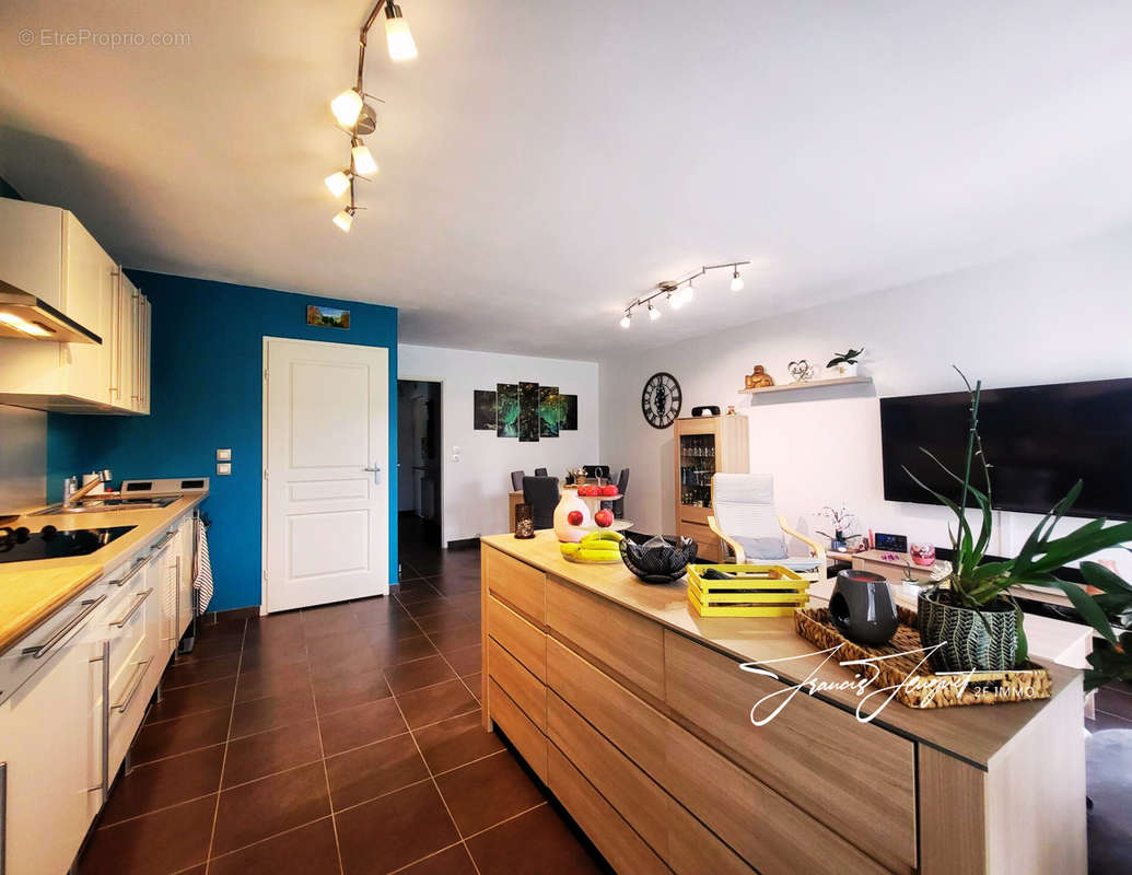 Appartement à ALBY-SUR-CHERAN