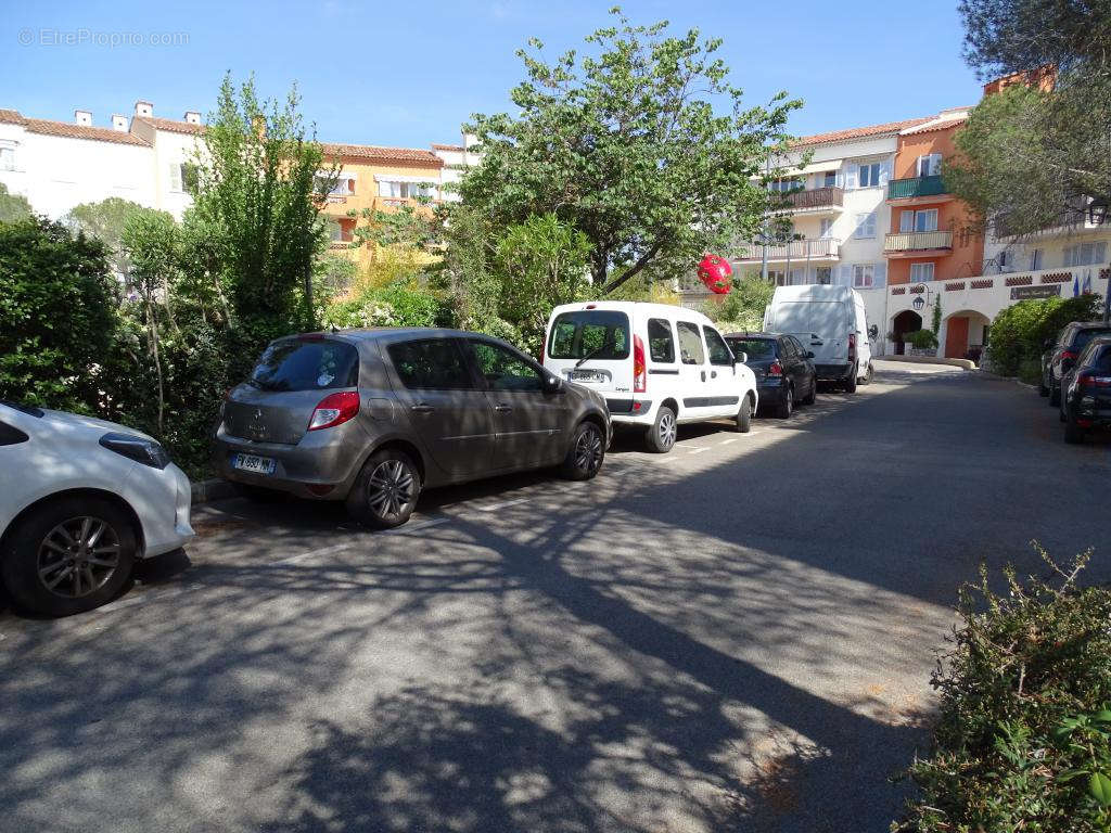 Commerce à MOUGINS