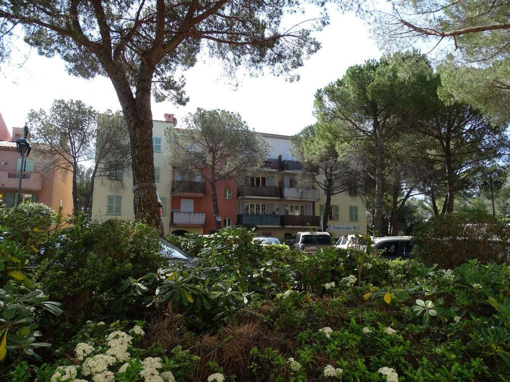 Commerce à MOUGINS