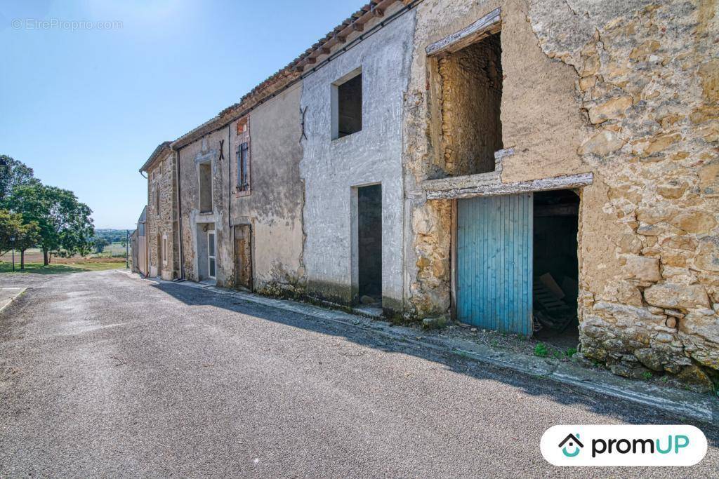 Maison à SAINT-JULIEN-DE-BRIOLA