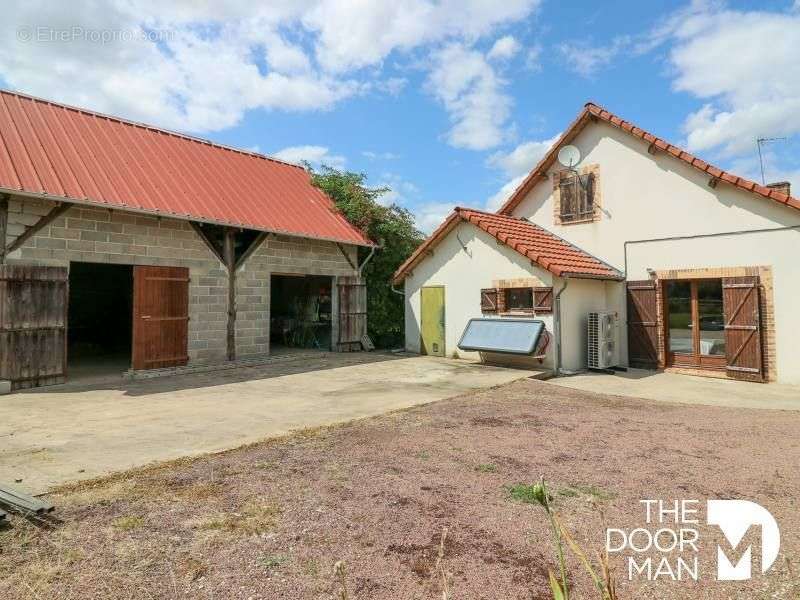 Maison à LES AIX-D&#039;ANGILLON