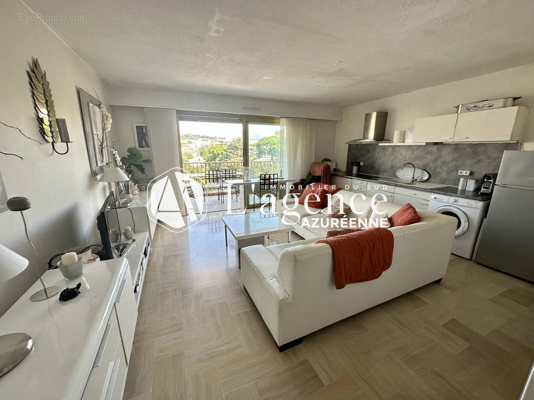 Appartement à SAINT-LAURENT-DU-VAR