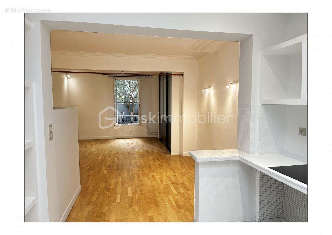 Appartement à COURBEVOIE