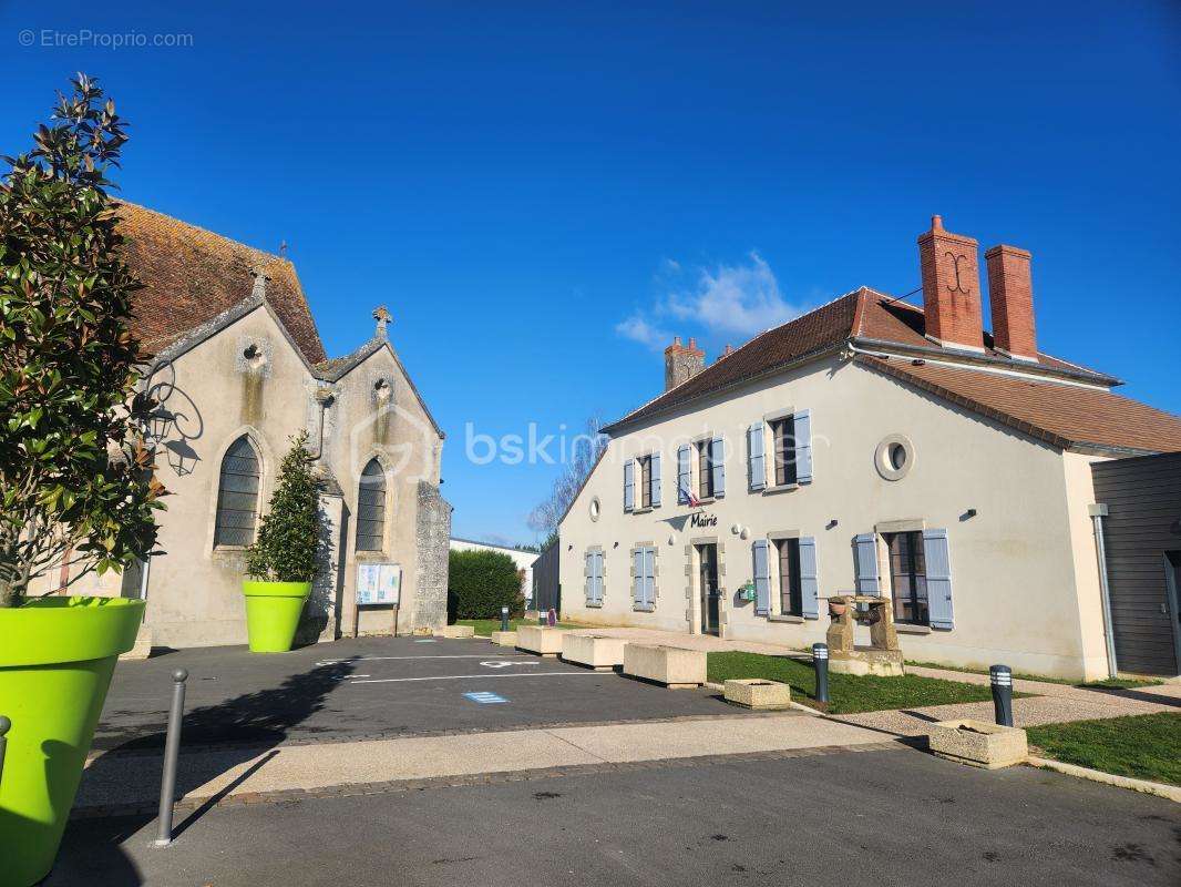 Commerce à COURS-LES-BARRES