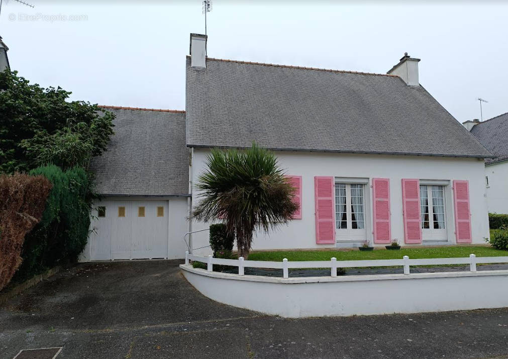 Maison à CHATEAUNEUF-DU-FAOU