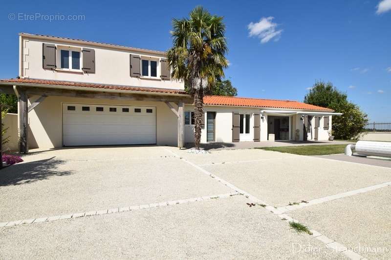 Maison à SURGERES