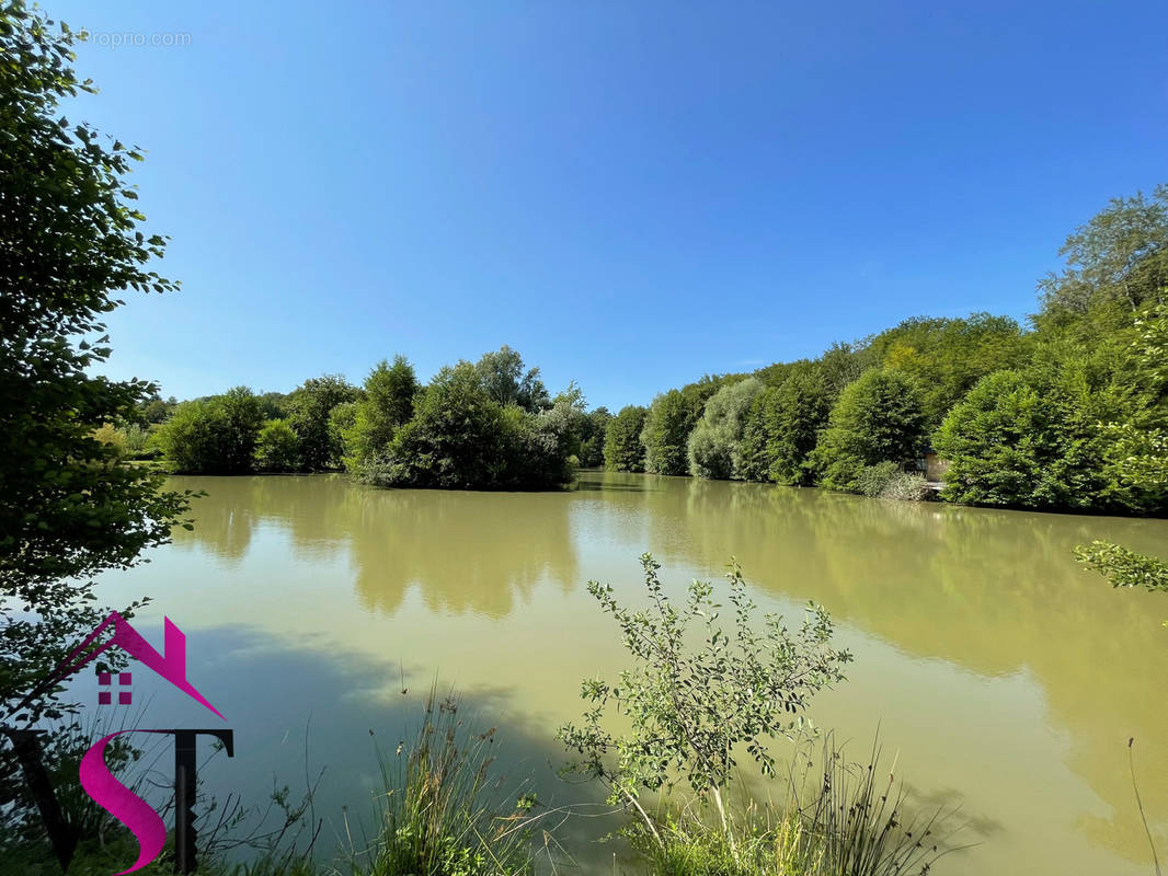 Terrain à AUXONNE