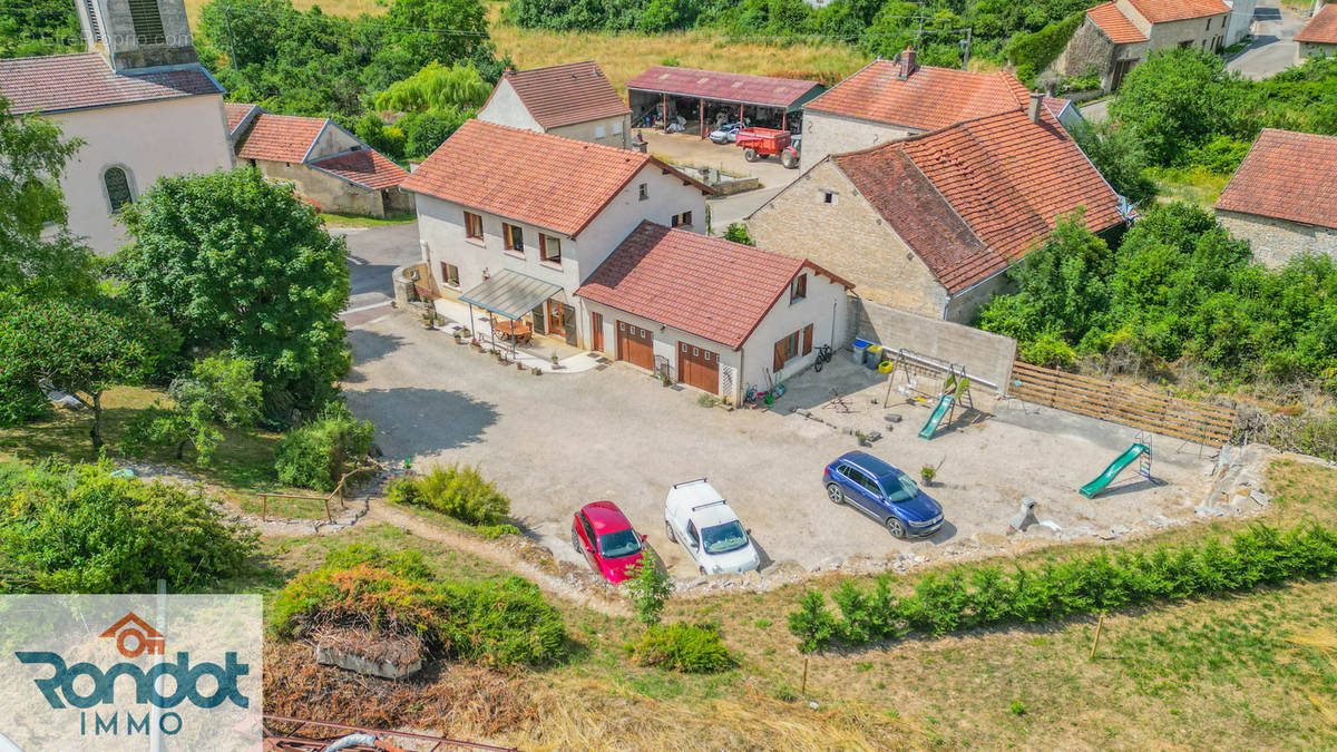 Maison à IS-SUR-TILLE