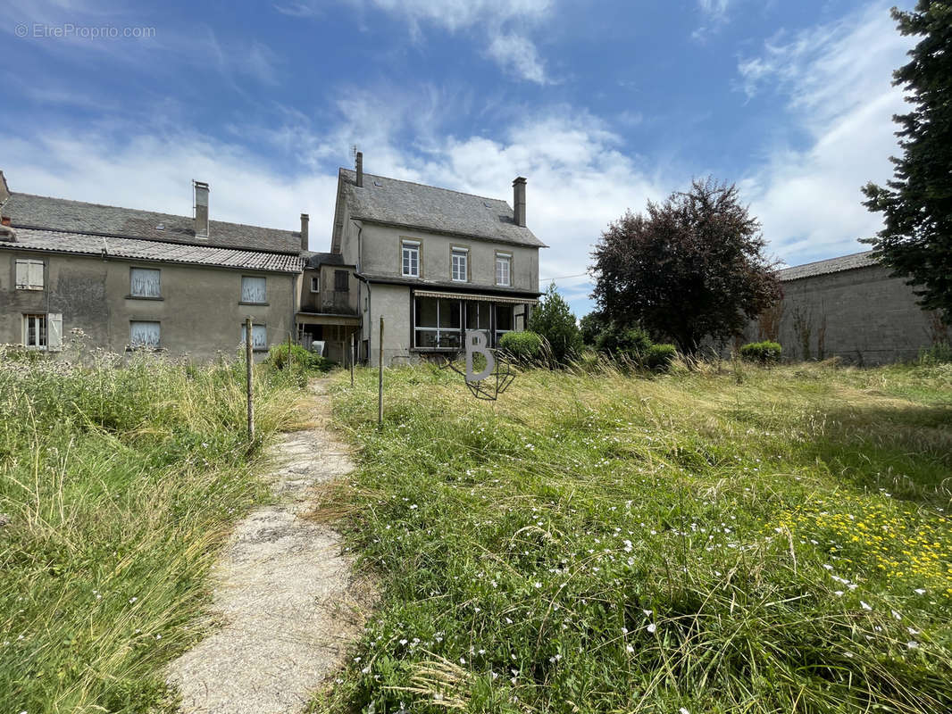 Maison à LEDERGUES