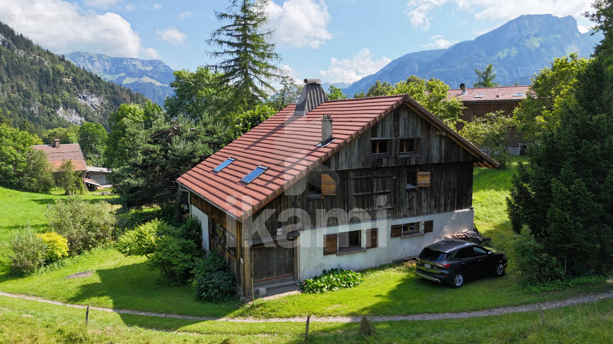 Maison à SAINT-PIERRE-EN-FAUCIGNY