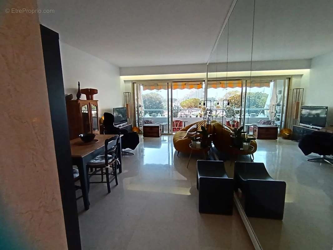 Appartement à VILLENEUVE-LOUBET