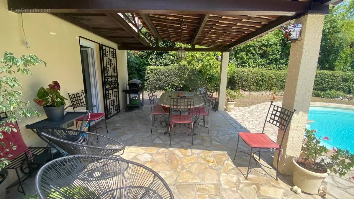 Appartement à ROQUEBRUNE-CAP-MARTIN